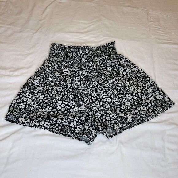 Ambience Apparel Floral Shorts - Picture 1 of 5